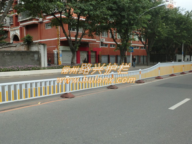 防眩（xuàn）光護欄