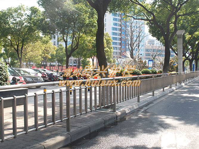 人行道護欄（lán）